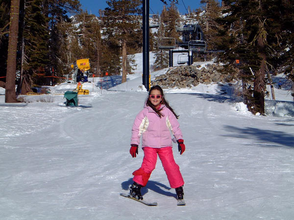 2006 02-24 Selina skiing 3